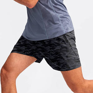 Pantalones cortos deportivos para hombre con diseños personalizados, efecto desgastado, serigrafía y pedrería, estilo streetwear. - Product Image 3