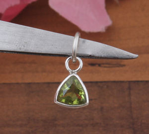 Collar con Colgante de Peridoto Natural en Engaste Vintage, Plata de Ley 925, Corte Trillón, Cadena de Joyería, Regalo de Piedra Natal de Noviembre - Product Image 4