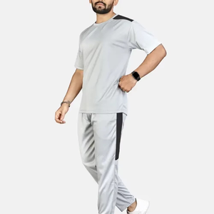 Ensemble de survêtement décontracté pour homme, t-shirt à manches courtes et pantalon de jogging avec empiècements contrastants aux épaules – Meilleure vente - Product Image 1