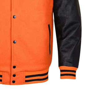 Veste universitaire à manches en cuir et corps en laine boutonnée, style urbain, à prix abordable, pour un look décontracté, type Letterman - Product Image 3