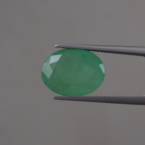 Esmeralda Natural Certificada IGI, Venta al por Mayor, Suelta, 6.70 Quilates, Corte Ovalado 14.5x10.5mm, Verde Premium, Tratada con Calor, Encerado/Aceitado Ligero - Product Image 1