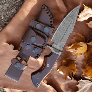 Couteaux de chasse de style artisanal avec lame à motif Damas, poignée en bois courbée et étui en cuir marron pour le camping en plein air - Product Image 5