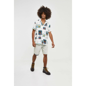Chemise Hawaïenne Blanche pour Homme, Inspirée des Cartes Postales Vintage, Imprimé Décontracté Respirant pour l'Été - Product Image 2