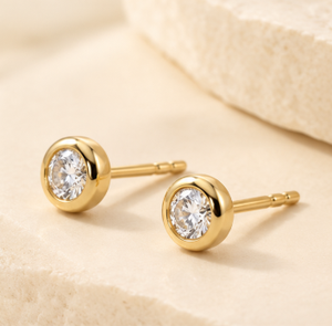 Promotion Boucle d'oreille demi-cercle unisexe de luxe brillante, plaqué or 14K et rhodium, sertie de diamants de laboratoire, style Hip Hop, avec fermoir à vis - Product Image 3