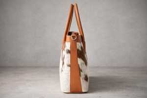 Bolso Tote de Cuero con Pelo Sintético, Fabricación Profesional Personalizada, para Mujer, Calidad Premium, Estilo Transpirable y Sostenible - Product Image 6