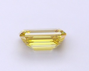 Diamant de laboratoire CVD de haute qualité 1,08 ct, jaune intense fantaisie, taille émeraude, VS1, EX Poli, diamant non monté pour la création de bijoux de luxe - Product Image 2
