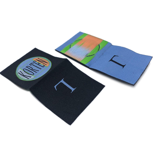 Etiquetas Tejidas Personalizadas con Logotipo y Nombre, Plegables al Centro, para Camisetas, con Calidad Premium - Product Image 5