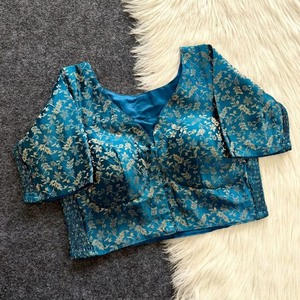 Blusa Dhola de Seda Azul con Bordado Floral, Manga Larga, Corte Recortado, Secado Rápido, Absorbe la Humedad, Conjunto Étnico Indio Pakistaní para Mujer - Product Image 1
