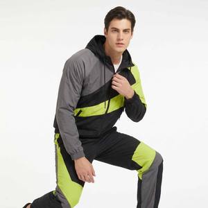 Ensemble de survêtement décontracté en polyester pour homme, coupe-vent réversible, écologique, idéal pour l'hiver, style streetwear, vente en gros pour le marché américain - Product Image 3