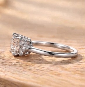 แหวนเพชรทรงกลม 4 เม็ด แหวนหมั้นเพชรเพาะเลี้ยง ทองคำแท้ 10K 14K 18K ดีไซน์เครื่องประดับชั้นดี รับรองโดย IGI เกรด DEF VVS - Product Image 4