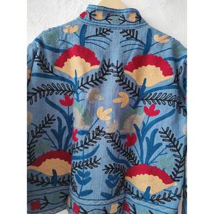 Chaqueta Azul Suzani Hecha a Mano para Mujer, Bordado Floral, Estilo Bohemio, Prenda Exterior de Algodón - Product Image 4