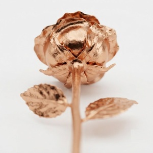 Rose véritable plaquée or 24 carats, fleur artisanale dans un coffret cadeau haut de gamme pour anniversaire, Saint-Valentin et cadeaux de mariage romantiques - Product Image 3