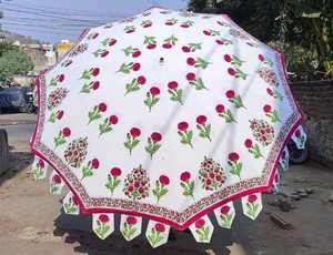 Sombrilla de Algodón Floral Rosa con Estampado a Mano, Parasol Redondo para Jardín, Sombrilla para Patio, Parasol Indio de Metal Negro - Product Image 2