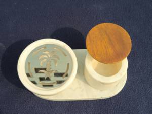 Juego de Quemadores de Incienso de Mármol Beige Hechos a Mano con Tapa de Metal con Diseño de Palma y Tarro de Madera - Product Image 6