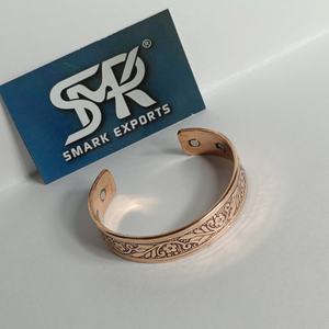 Bracelet manchette traditionnel en cuivre gravé magnétique, motif floral, artisanat métallique, ajustable, Kada en cuivre thérapeutique - Product Image 4
