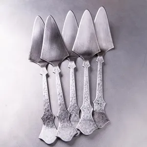 Elegante Juego de Metal para Servir Pasteles y Quesos para Bodas y Reuniones Familiares con Estilo y Funcionalidad Atemporales - Product Image 6