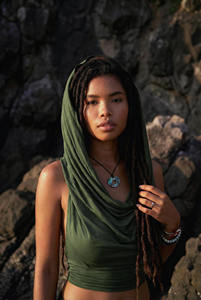 Top corto con capucha estilo festival, sin espalda, cuello halter, estilo bohemio, top abierto en la espalda, para verano, top tipo capa. - Product Image 3