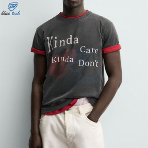 T-shirt à manches courtes gris pour homme Blue Tech avec bordure contrastée rouge et imprimé lettres, col rond décontracté en jersey de coton - Product Image 1