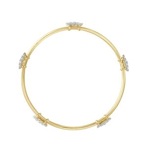 Bracelet jonc en or jaune avec cinq grappes de diamants de laboratoire - Product Image 2