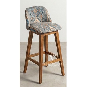 Tabouret de bar traditionnel en bois massif de luxe avec siège en tissu et design élégant pour îlot de cuisine, chambre à coucher, salle à manger - Product Image 4