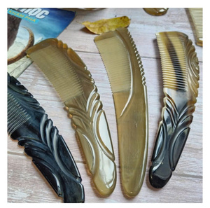 Peigne à cheveux en corne naturelle fait à la main pour femmes, hommes et coiffeurs professionnels - Product Image 6