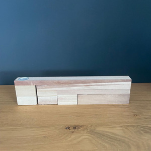 Porte-bougie minimaliste en bois avec finition naturelle multi-tons et support métallique intégré pour bougie chauffe-plat, idéal pour la décoration - Product Image 1