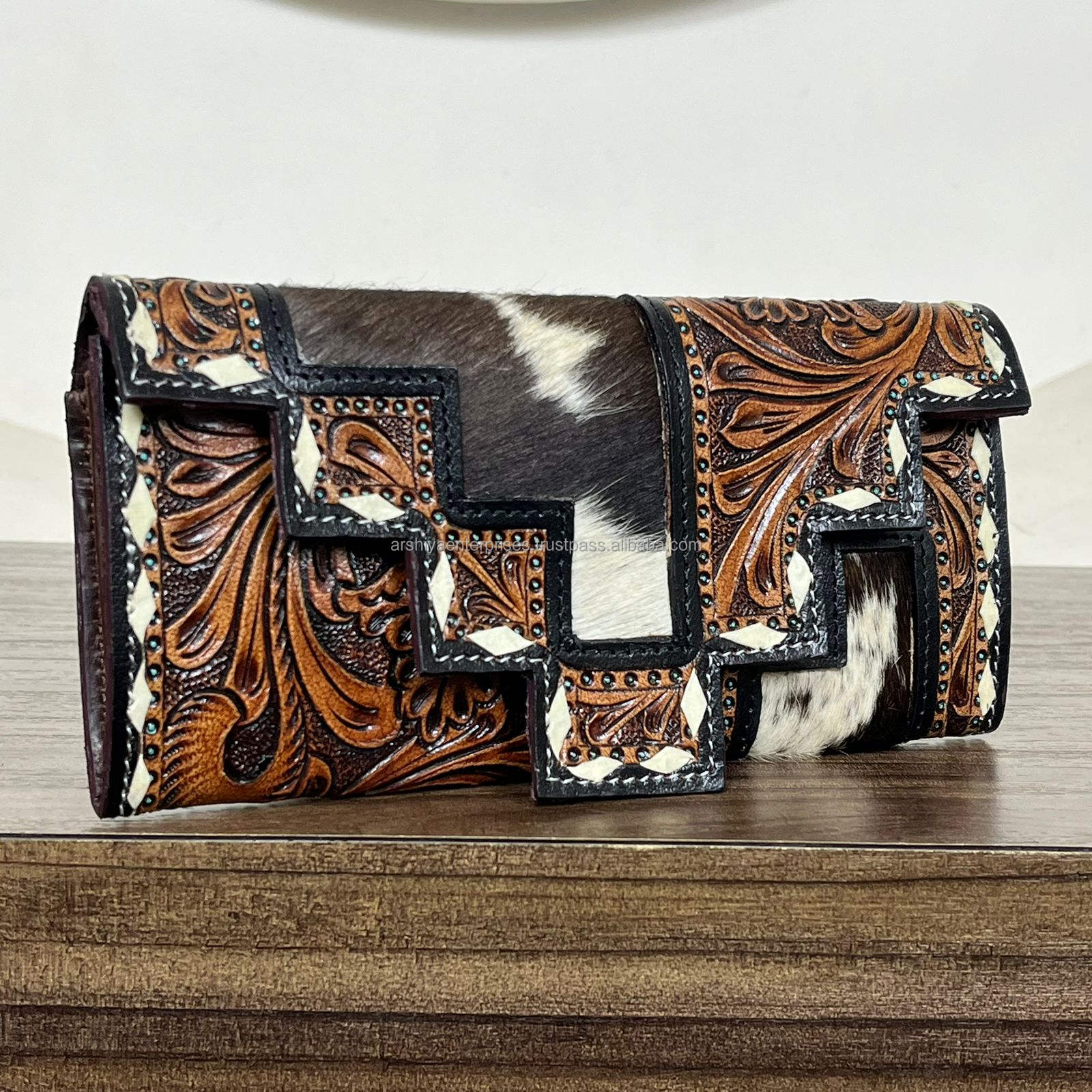 สีน้ำตาล