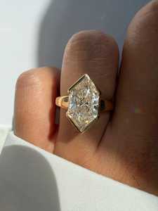 Bague solitaire en diamant taille marquise néerlandaise, cultivé en laboratoire, 3,02 carats, avec or jaune 18 carats, idéale pour les fiançailles, les propositions de mariage, les cadeaux pour les amoureux et les objets de charme. - Product Image 3