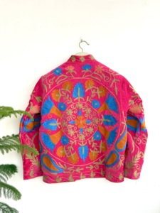 เสื้อแจ็คเก็ตบอมเบอร์กำมะหยี่ปักมือลายดอกไม้ คอจีน แขนยาว ผลิตจากผ้าฝ้าย 100% เป็นมิตรกับสิ่งแวดล้อม เหมาะสำหรับฤดูใบไม้ร่วง รุ่นสั้น - Product Image 3