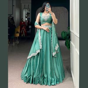 Lehenga brodé en soie Rangoli avec perles tubulaires, paillettes et fils, accompagné d'un chemisier non cousu et d'un dupatta, prix de gros par Royal Export - Product Image 1