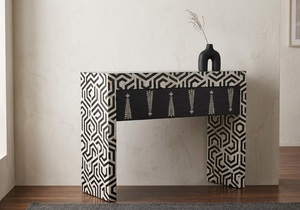 Table console de luxe à incrustations géométriques en os, avec pieds noirs et blancs, pour entrée et salon moderne - Product Image 3
