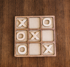Plateau de jeu de Tic Tac Toe de luxe en marbre avec pièces dorées, jeu de stratégie décoratif pour table basse - Product Image 5