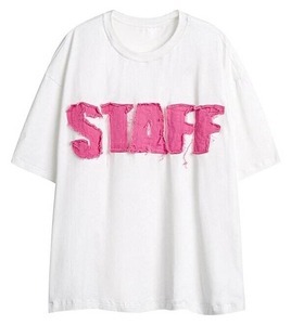 T-shirt brodé effet usé, confectionné avec des coutures soignées, un tissu doux et respirant, et une ambiance streetwear moderne. - Product Image 4