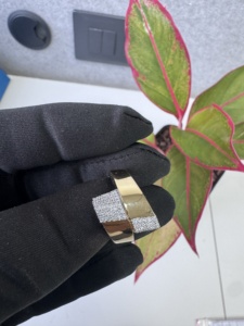 Bague unisexe moderne en or massif 18 carats, 5 grammes, avec zircone cubique, cluster géométrique de zircone cubique, sertie à griffes, bande statement - Product Image 3