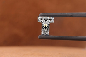 Pendentif en diamant fantaisie taillé en forme de lettre O-Z, 1 carat, certifié IGI, VVS, cultivé en laboratoire, percé au laser, fait main, exporté par Luxira - Product Image 2