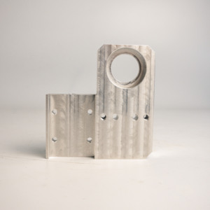 Support de roulement de moteur en forme de L en acier inoxydable sur mesure, usiné CNC, fabriqué à l'usine de Hanoï, AMT VINA - Product Image 3