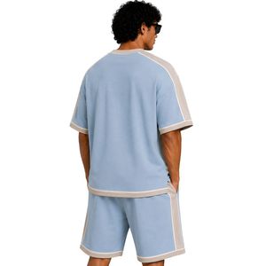 เสื้อยืดโอเวอร์ไซส์สีฟ้าอ่อนสำหรับผู้ชายและกางเกงขาสั้นชุดเซ็ตสีเบจตัดต่อแผงสีตัดกัน โลโก้แบบกำหนดเอง คอกลม สไตล์ลำลอง สตรีทแวร์ ขายส่ง - Product Image 2