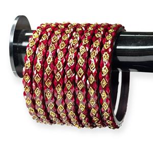 กำไลข้อมือแก้วมุกสีแดงไวน์และสีทองเคลือบทอง ดีไซน์ทันสมัย พร้อมเคลือบเงาและรายละเอียดประณีต - Product Image 2