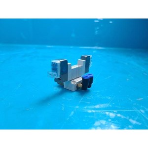 Vanne solénoïde 3 ports SMC SYJ3140-5LZ-M5, utilisée comme pièce détachée pour équipement semi-conducteur d'occasion - Product Image 3