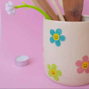 Lindo Portautensilios de Cerámica con Diseño Floral, Acabado Pintado a Mano, Construcción Duradera, Resistente a Desportilladuras, Apto para Calor, Organizador de Almacenamiento para la Encimera de la Cocina - Product Image 3