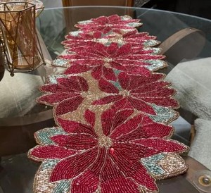 Chemin de table rectangulaire de luxe oriental fait main en tissu, motif lotus perlé, écologique et durable - Product Image 4