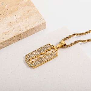 Colgante de Cuchilla de Afeitar de Moissanita Iced Out, Chapado en Oro Amarillo, Amuletos Hip Hop, Joyería Temática para Uso Diario, Colgante Personalizado para Rapper - Product Image 4