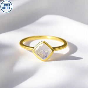 Anillo de Plata de Ley 925 Chapado en Oro con Piedra Lunar Arcoíris de 8mm, Anillo Apilable, Regalo de Piedra de Nacimiento de Junio para Ella - Product Image 3