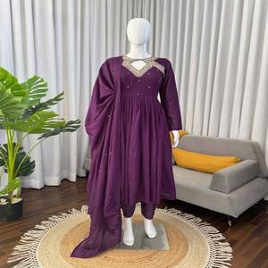 VASTRA COTTAGE Conjunto de Kurti y Pantalón Anarkali de Seda Vichitra con Dupatta con Bordado de Hilo y Lentejuelas, Ropa Étnica Festiva para Fiestas - Product Image 1