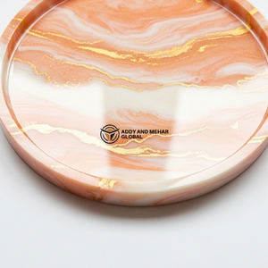 ถาดกลมเรซิ่นลายหินอ่อนพีชสุดหรู – ถาดเสิร์ฟตกแต่งเคลือบเงาทำมือพร้อมลายเส้นสีทอง - Product Image 2