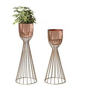 Soporte para plantas estilo favorito del mercado, acabado cobre cálido, jaula de alambre metálica acampanada, pedestal, par para uso en patio y balcón - Product Image 1