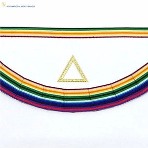 Épingle de sécurité en peau d'agneau de qualité supérieure pour tablier maçonnique, accessoire cérémoniel brodé, artisanat raffiné, finition élégante - Product Image 2