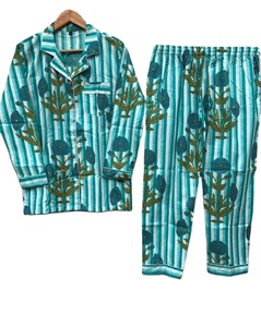Pyjama en coton imprimé floral Style de luxe vêtements de nuit confortables pour femmes indien fait à la main vêtements de nuit confortables ensemble de pyjama - Product Image 1