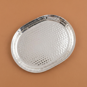 Plateau de service ovale martelé en argent, plat décoratif en acier inoxydable, plat en métal artisanal pour hôtel, restaurant, mariage, buffet - Product Image 1