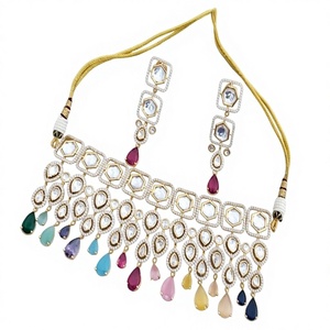 Conjunto de collar y aretes de moissanita con apariencia de oro chapado de primera calidad, estilo Kundan, para bodas indias, para mujeres. - Product Image 1